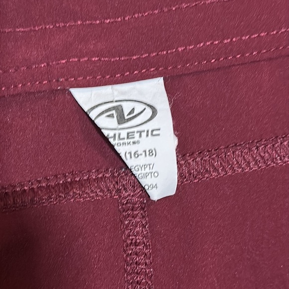 Athletic shorts size 16/18 maroon tie and zip waist - Picture 2 of 3